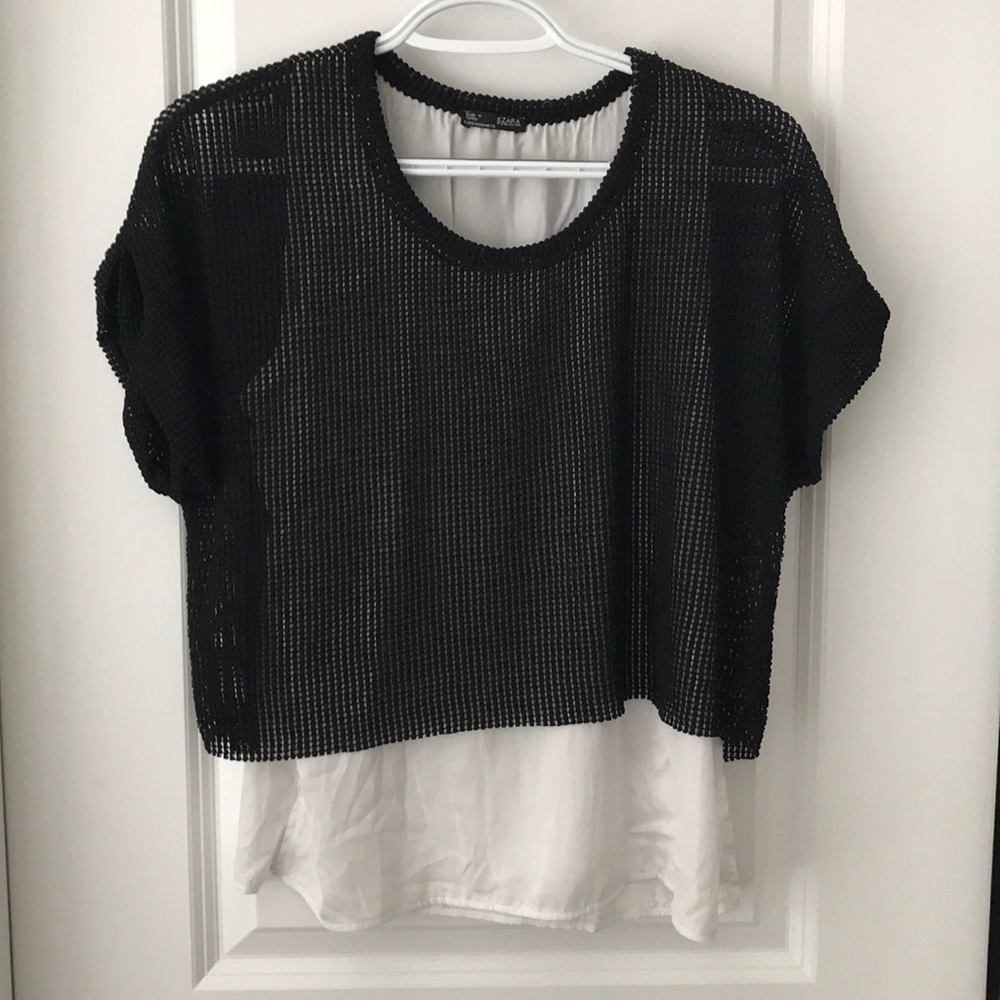Zara top size small. Runs small. Would fit xs.